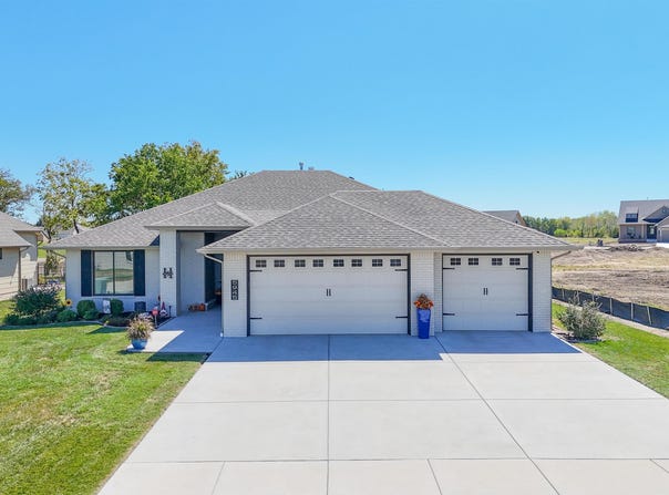 5945 E Forbes, Bel Aire, KS 67220