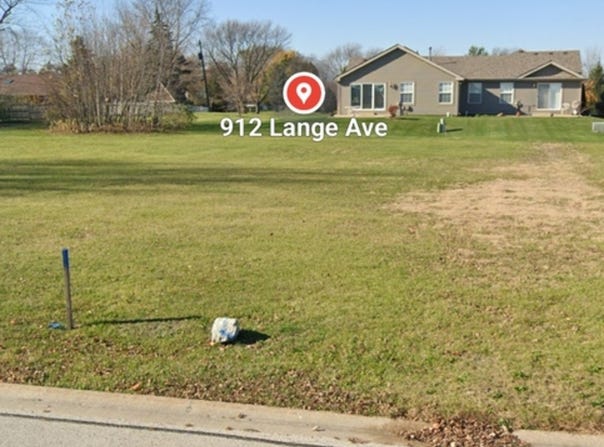 912 Lange Avenue, Beecher, IL 60401