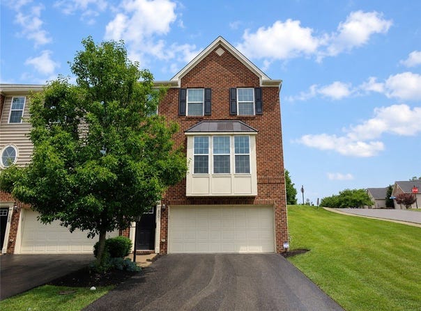 1000 Grey Fox Cir, Collier Twp, PA 15017