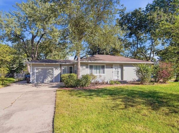 1034 SW Crest DR, Topeka, KS 66606