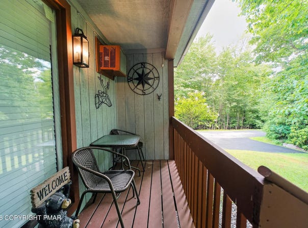 15 Ski Side Court, Tannersville, PA 18372