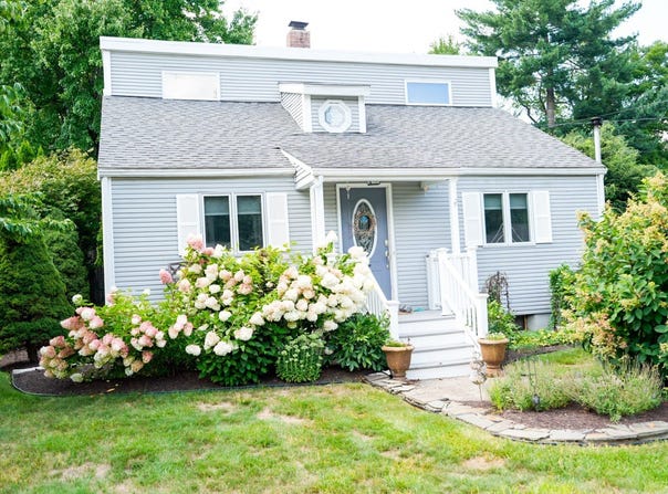 87 Berkshire Dr, Westfield, MA 01085