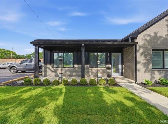 2535 Biddle Avenue, Wyandotte, MI 48192