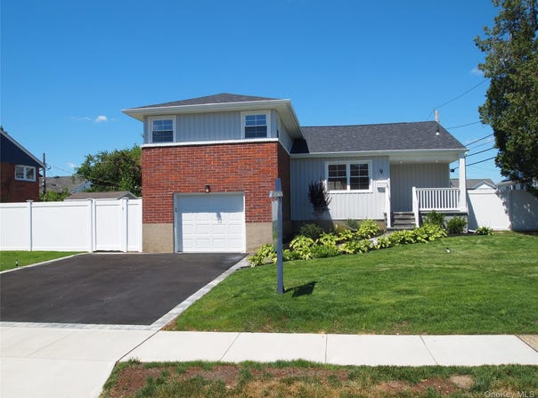 9 N Walnut Place, Massapequa, NY 11758