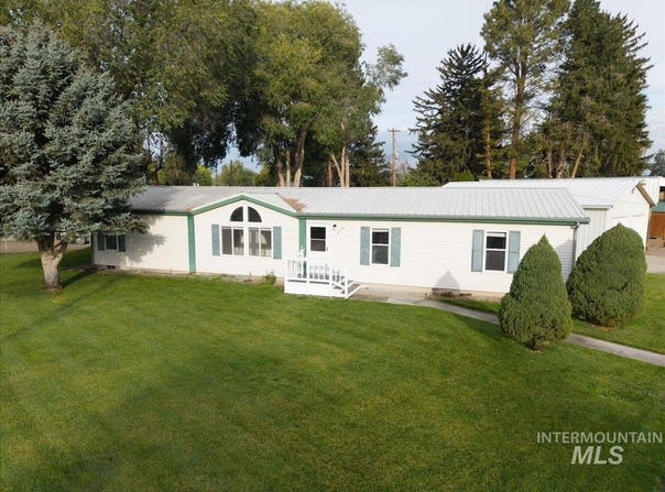 670 E Garfield, Glenns Ferry, ID 83623