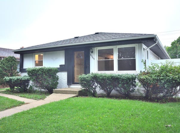 8945 W Herbert Ave, Milwaukee, WI 53225