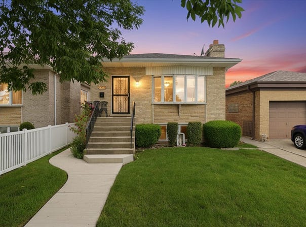 4818 N Sayre Avenue, Chicago, IL 60656