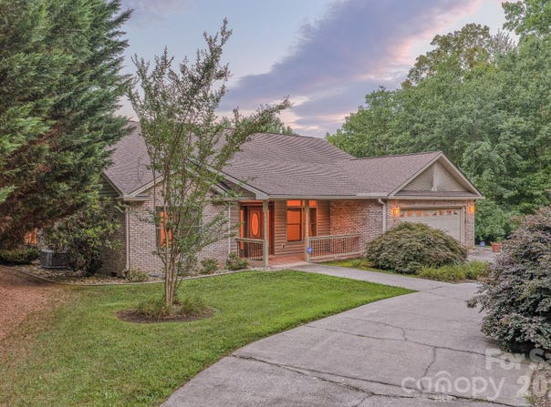 5 Kari Circle, Candler, NC 28715