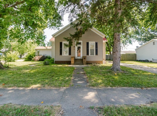 105 7th Street, Lincoln, IL 62656