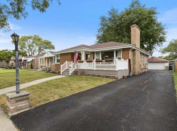 9643 S Richmond Avenue, Evergreen Park, IL 60805