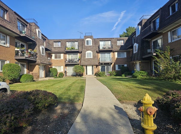 1903 Golf Road, Mount Prospect, IL 60056