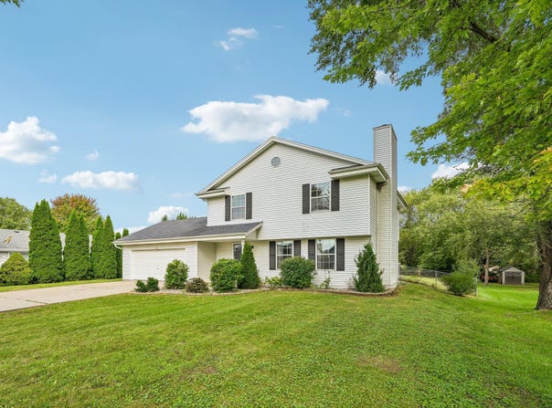 970 E Mackinac Ave, Oak Creek, WI 53154