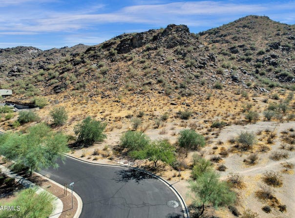 2105 E BETH Drive, Phoenix, AZ 85042