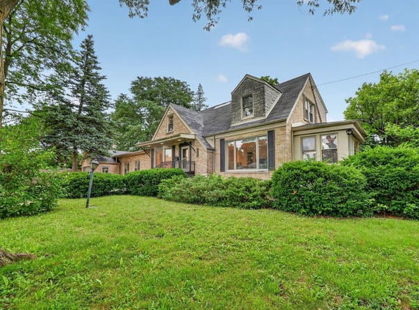 75 N 2nd Avenue, Des Plaines, IL 60016