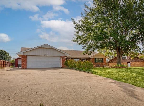 1509 N Temple Street, Cordell, OK 73632