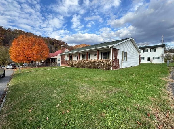 319 Floyd Ave, Richlands, VA 24641-2244