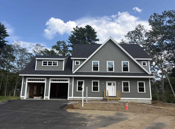 6 Navillus Way, Seabrook, NH 03874
