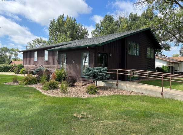 120 South 1st St, New Rockford, ND 58356