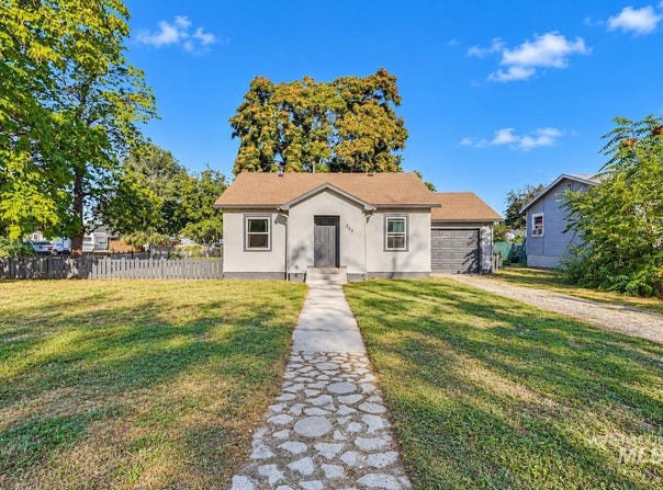 705 N 9th Ave, Caldwell, ID 83605