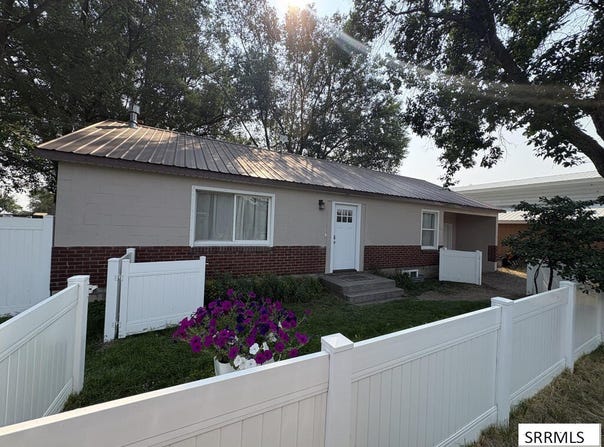 650 S 3rd E, St Anthony, ID 83445