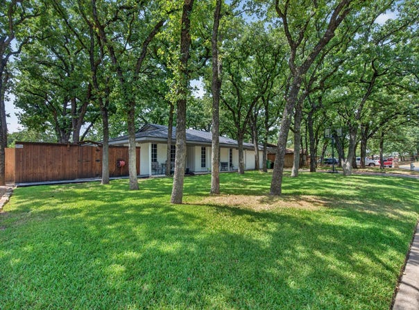 1317 W Redbud Drive, Hurst, TX 76053