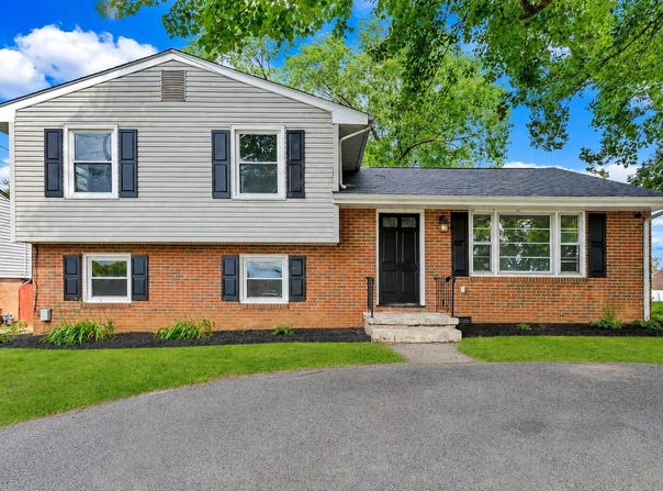 678 E Augusta Ave, Vinton, VA 24179