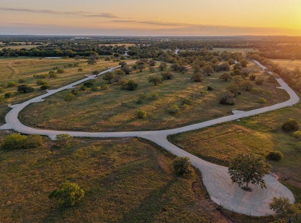 316 Main Loop, Waelder, TX 78959