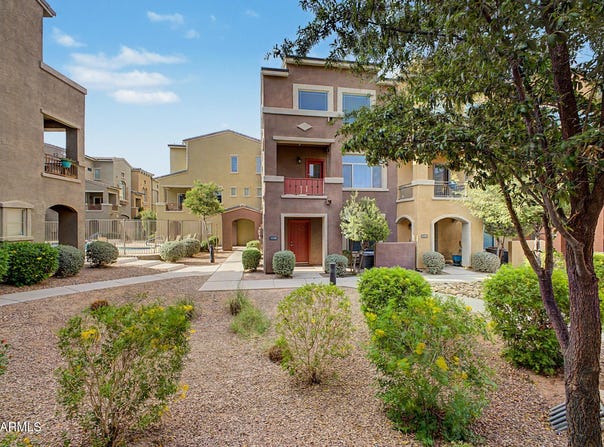 240 W JUNIPER Avenue, Gilbert, AZ 85233