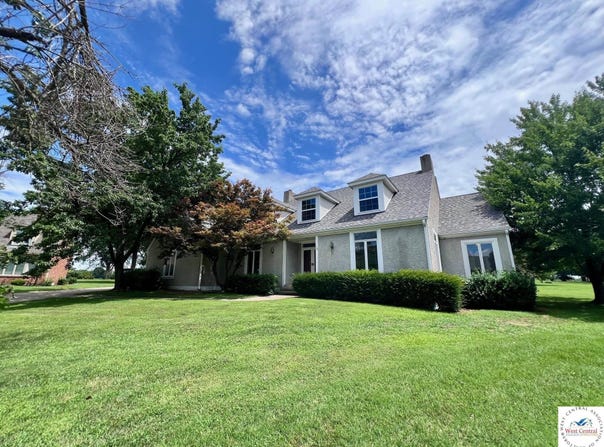 1704 S Nicklaus Drive, Clinton, MO 64735