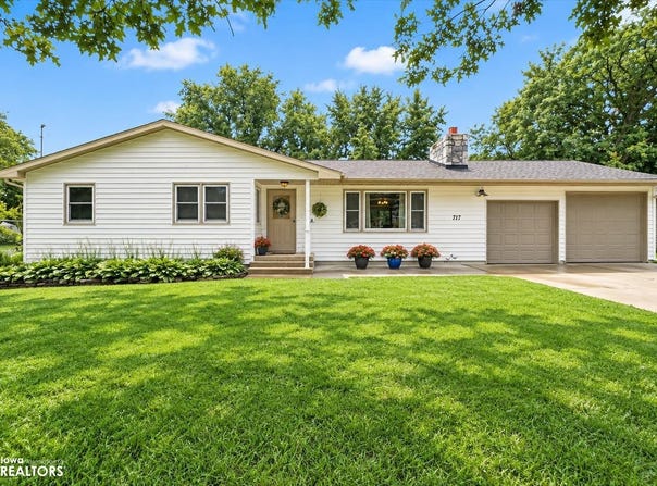 717 9Th Avenue, Eldora, IA 50627