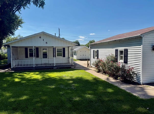 615 5th St, Colona, IL 61241