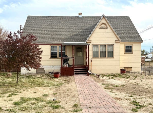 313 W 5th Ave, Benkelman, NE 69021