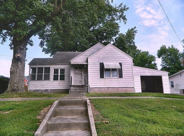 506 SE 3rd St, Fairfield, IL 62837