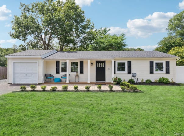 91 Circle Drive W, Patchogue, NY 11772