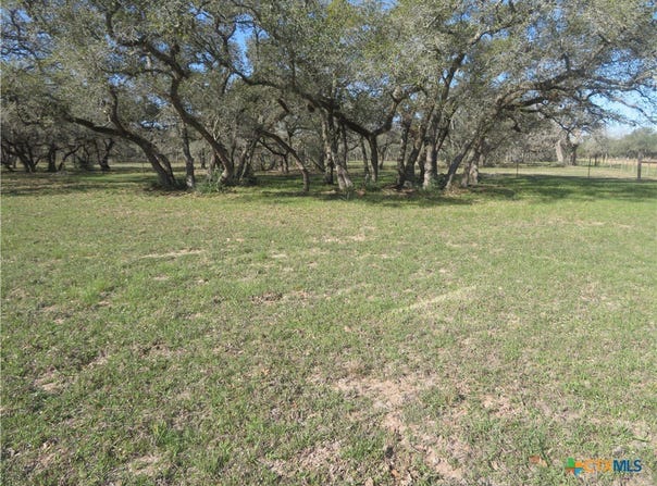 1923 CO RD 286, Edna, TX 77957