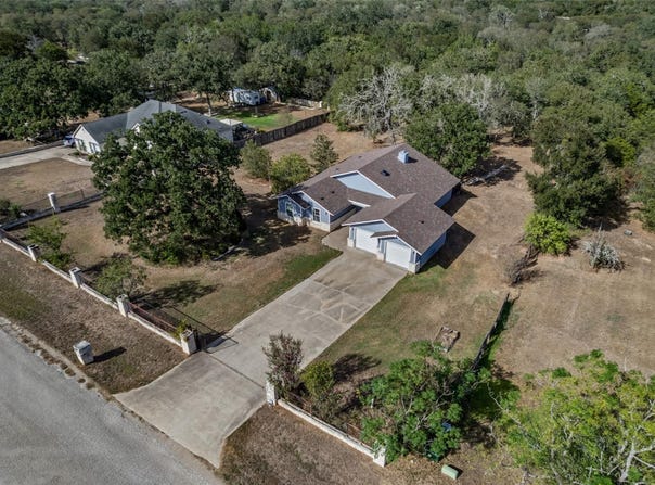 197 Wright Dr, Cedar Creek, TX 78612