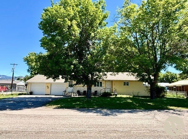 206 E Stanton Street, Plains, MT 59859