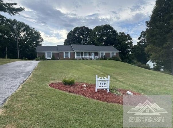 412 Mountain Lane, BLUEFIELD, VA 24605