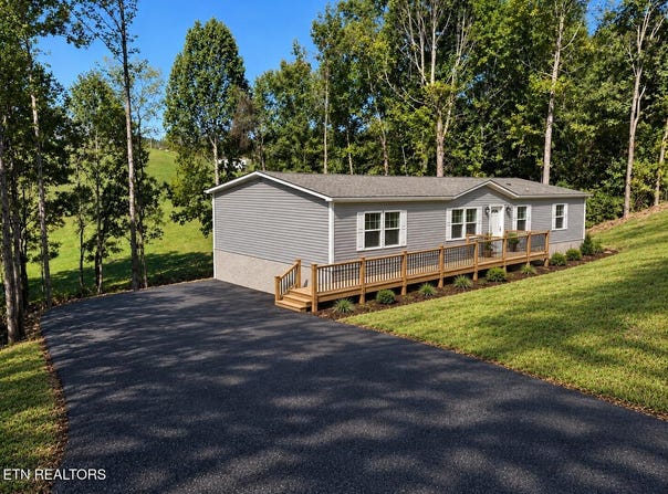 128 Whitaker Lane, Tazewell, TN 37879