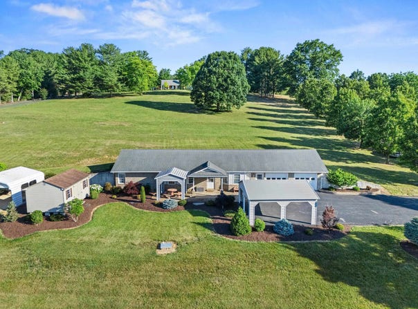 963 LEE JACKSON HWY, Staunton, VA 24401