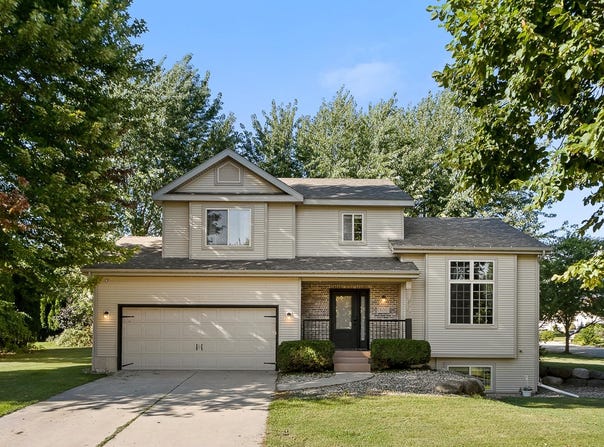 800 Sunnybrook Drive, DeForest, WI 53532