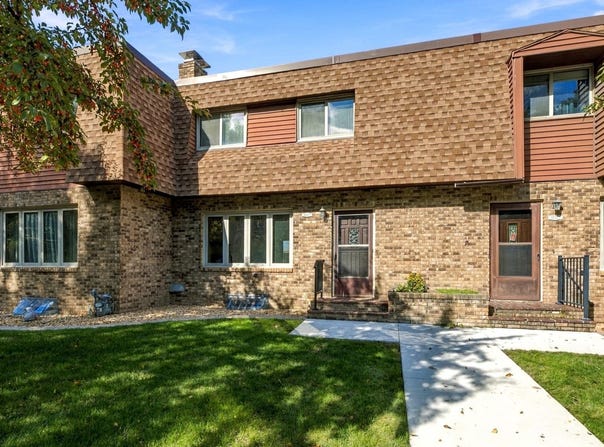 1402 E Gateway Circle S, Fargo, ND 58103