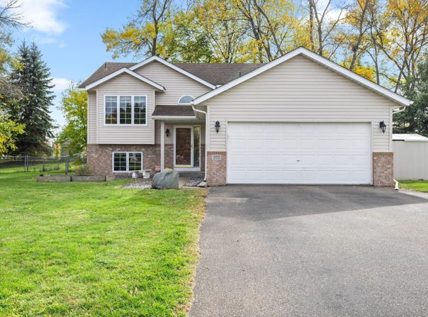 205 Carissa Lane SW, Saint Michael, MN 55376