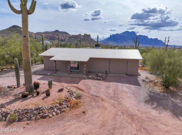 1325 E TONTO Street, Apache Junction, AZ 85119