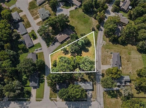 Maple Lane, Smithville, MO 64089
