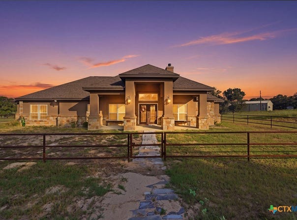 494 Flash Circle, Gonzales, TX 78648