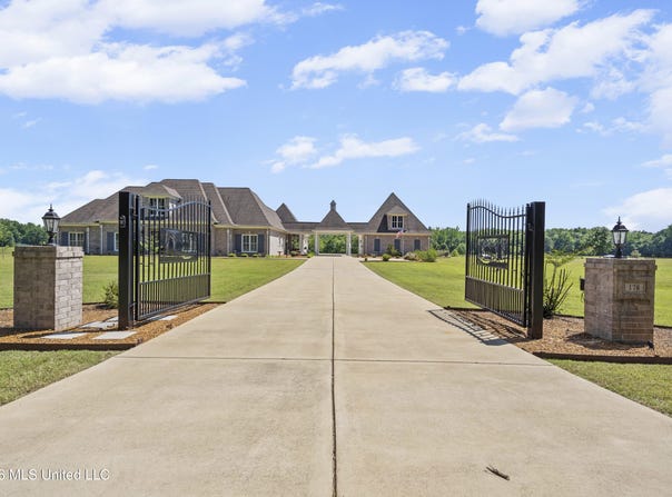 178 Addison Lane, Byhalia, MS 38611