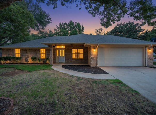 3906 Cimmaron Trail, Granbury, TX 76049