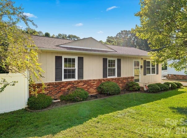 101 Cedar Lane, Mount Holly, NC 28120