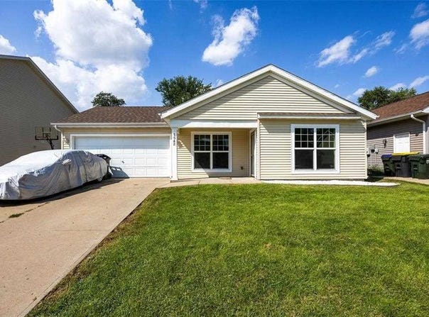 1542 Dickenson Lane, IowaCity, IA 52240